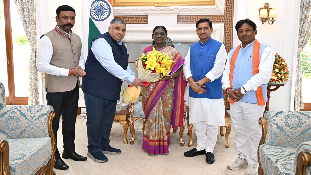 Draupadi Murmu CG Visit: इस दिन जगदलपुर में आयोजित होगा मुरिया दरबार, राष्ट्रपति द्रौपदी मुर्मू होंगी शामिल, निमंत्रण देने पहुंचे छत्तीसगढ़ के कई नेता