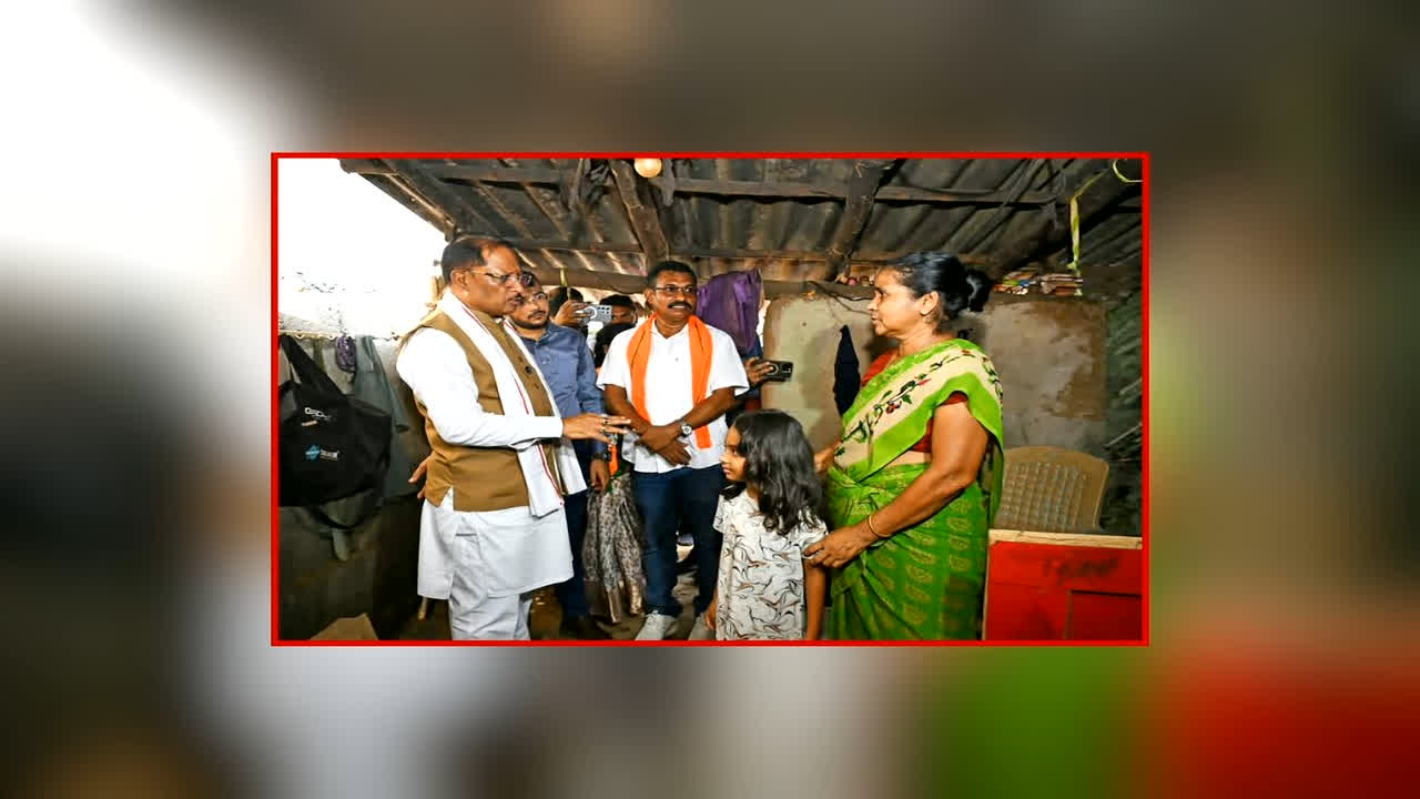 CM Sai Bastar Visit News: बाढ़ प्रभावितों के बीच पहुंचे सीएम साय, राहत शिविर में खुद परोसा भोजन, 300 परिवारों को अतिरिक्त सहायता देने का किया ऐलान