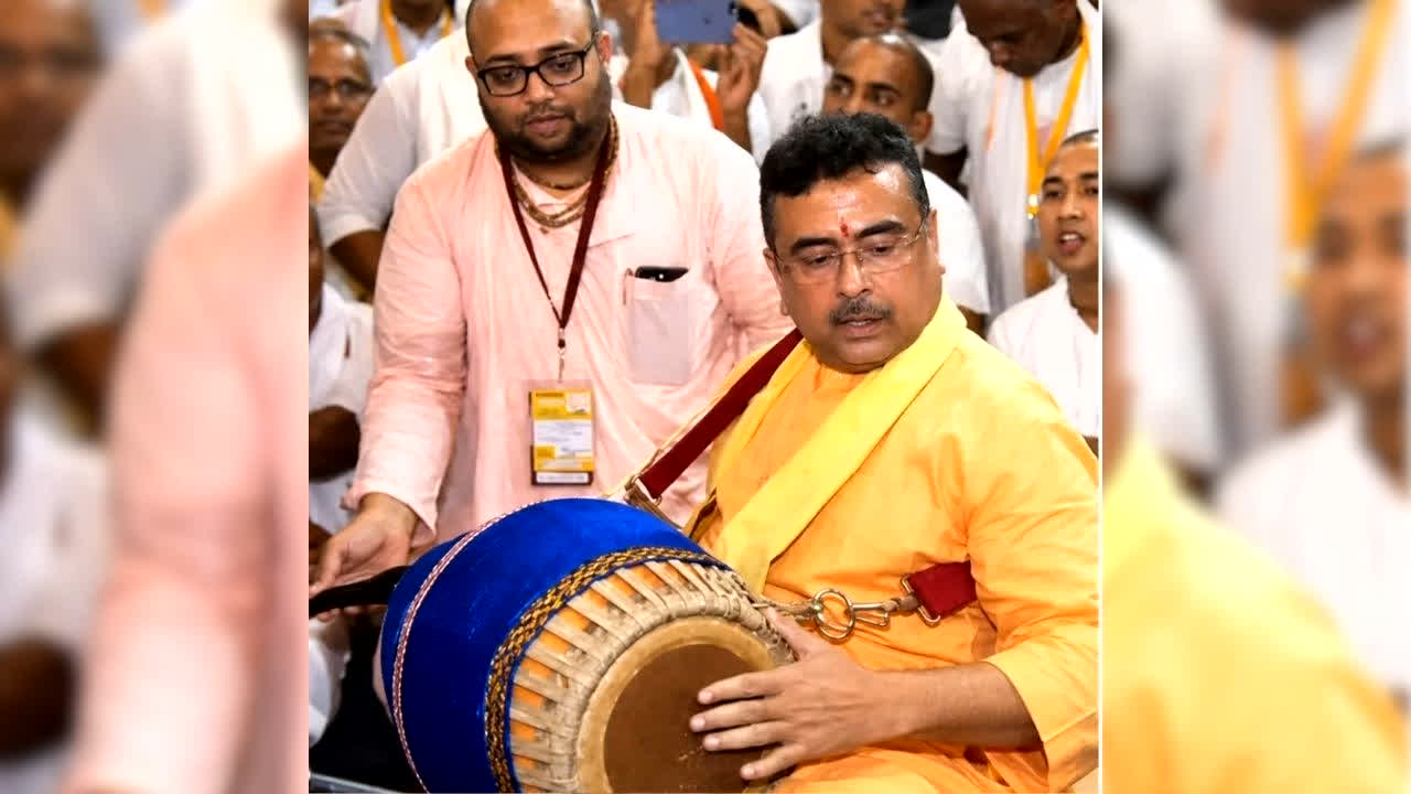 CM Suvendu Adhikari viral video: राधा अष्टमी पर भक्ति में लीन नजर आए सीएम शुभेंदु अधिकारी, भक्तों संग जमकर थिरके, आप भी देखें वीडियो