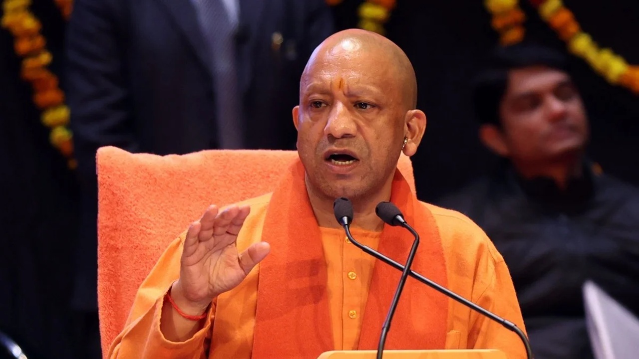 UP Political News: ‘2017 से पहले सपाई खा जाते थे राहत का पैसा’.. अखिलेश सरकार पर सीएम योगी का करारा हमला, बाढ़ प्रभावित परिवारों से भी मुलाकात