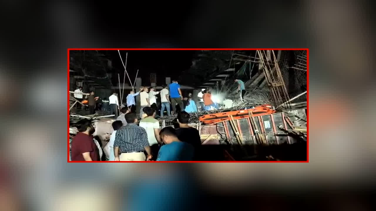 Gandhinagar Building Slab Collapse News: गांधीनगर में हुआ बड़ा हादसा, निर्माणाधीन इमारत का स्लैब भरभराकर गिरा, कई मजदूरों के मलबे में दबे होने की आशंका