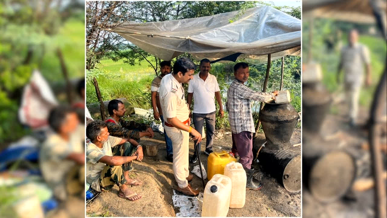 Gwalior Illegal Liquor LIVE VIDEO: शराब से 24 मौतों के बाद बड़ा खुलासा, इस जिले में चल रही थी कच्ची शराब की भट्टी, देख पुलिस के भी उड़ गए होश, लाइव वीडियो आया सामने