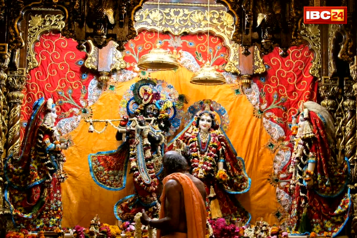 Krishna Janmashtami 2026: श्रीकृष्ण क्यों कहलाए ‘बांके बिहारी’? जानिए इस दिव्य आरती का महत्व जिसके बिना अधूरी रह जाती है हर मन्नत और पूजा!