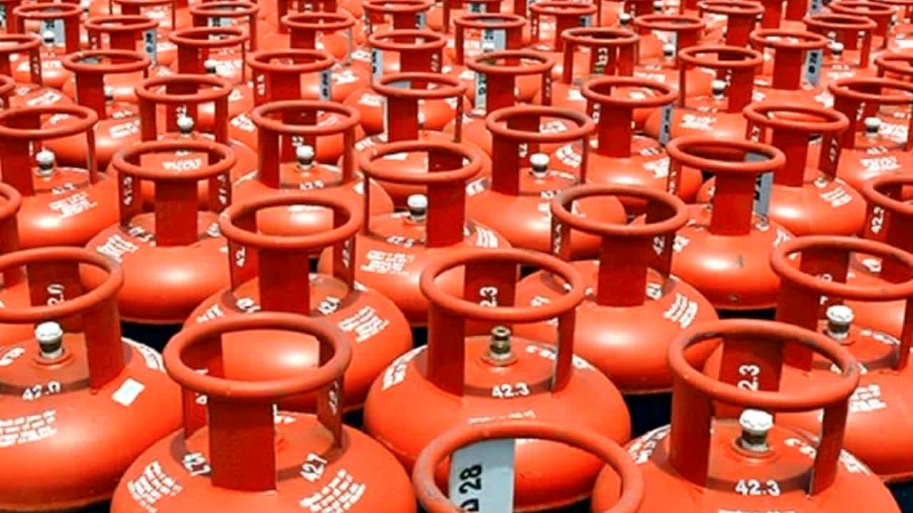 LPG Gas Booking New Rules: 1 अक्टूबर से लागू हो रहा यह नया नियम, अगर सब्सिडी चाहिए तो इस तारीख तक ये काम करना है बेहद जरूरी