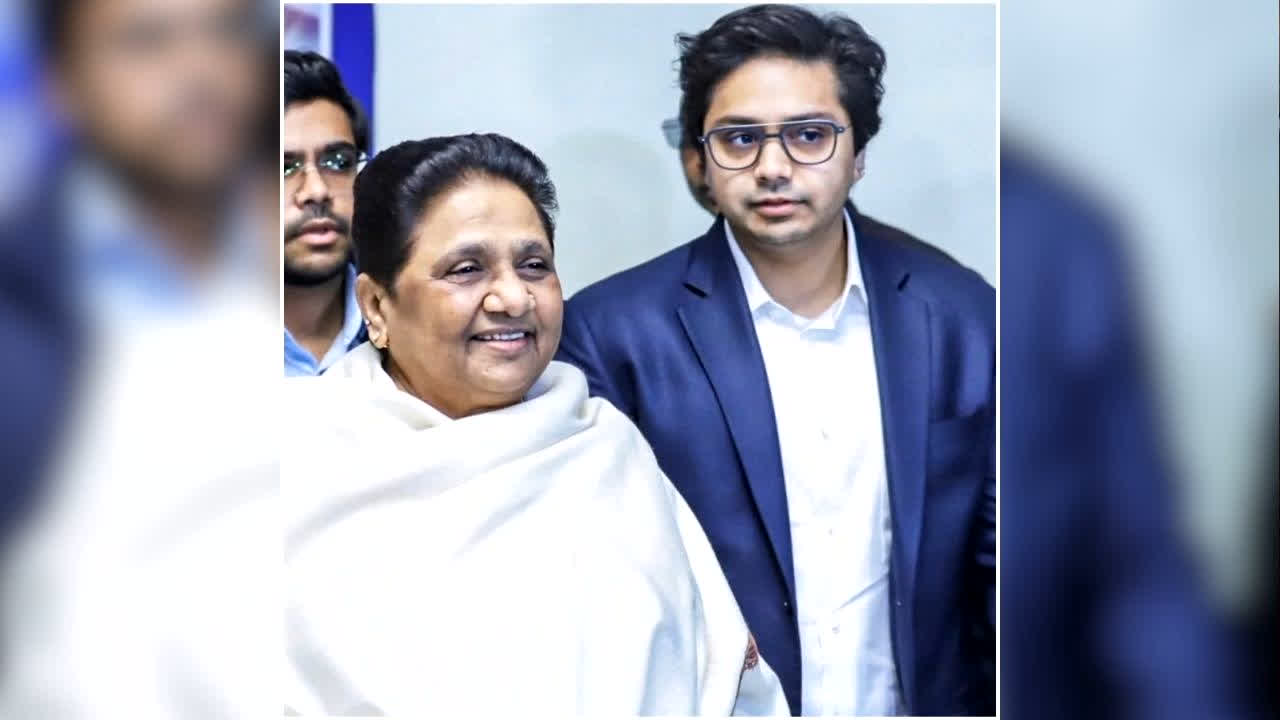 Mayawati expels Akash Anand from BSP: मायावती ने भतीजे आकाश आनंद को पार्टी से बाहर निकाला, बोलीं- डबल माइंड से पार्टी का भला नहीं हो सकता, उनके ससुर के सन्यास पर कही ये बात