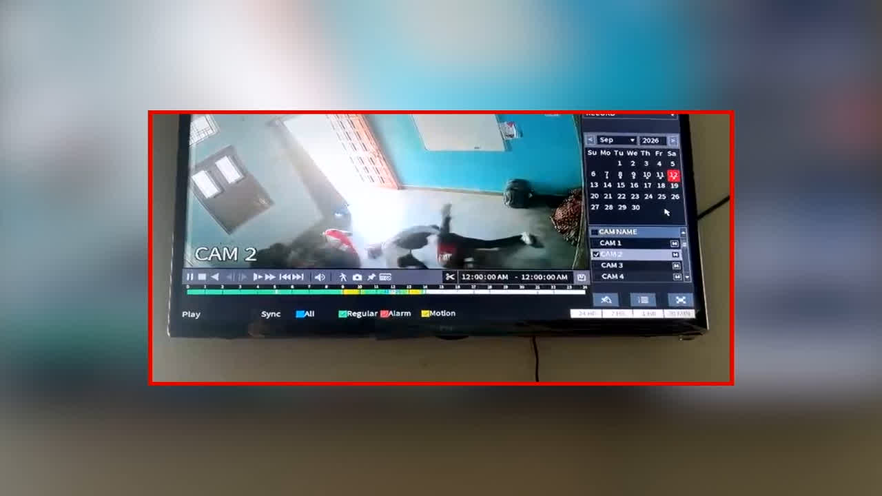 School Principal Viral Video: प्रिंसिपल ने पार की हैवानियत की हद, 8वीं के छात्र के साथ क्लासरूम में की ऐसी हरकत, वीडियो वायरल होते ही मचा हड़कंप