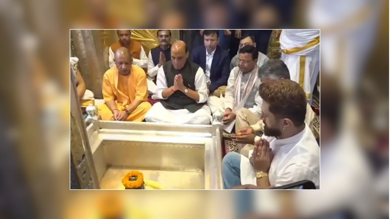 PM Modi Birthday: PM मोदी के जन्मदिन पर काशी में खास आयोजन, योगी-राजनाथ समेत दिग्गज पहुंचे विश्वनाथ धाम, बाबा से की लंबी उम्र की कामना