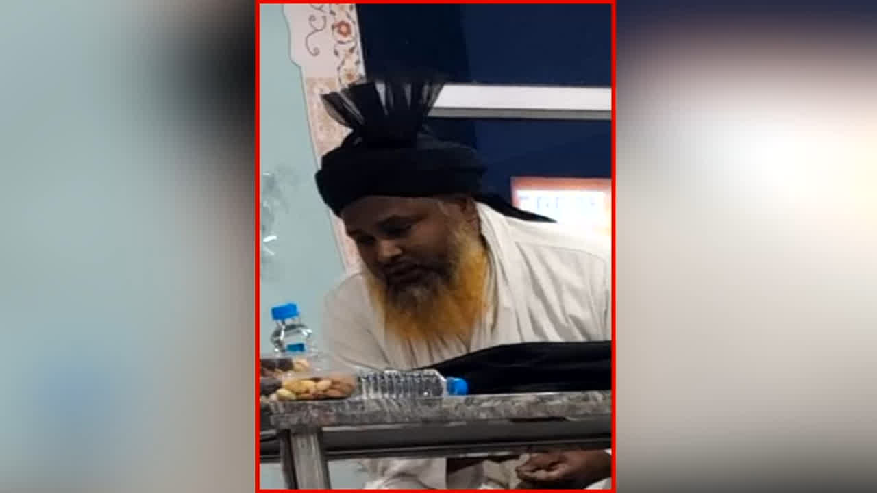 Raipur Imam Dismiss News: सामाजिक समरसता बिगाड़ने वाले रायपुर के इस इमाम पर बड़ी कार्रवाई, किया गया बर्खास्त, जानें क्या है पूरा मामला