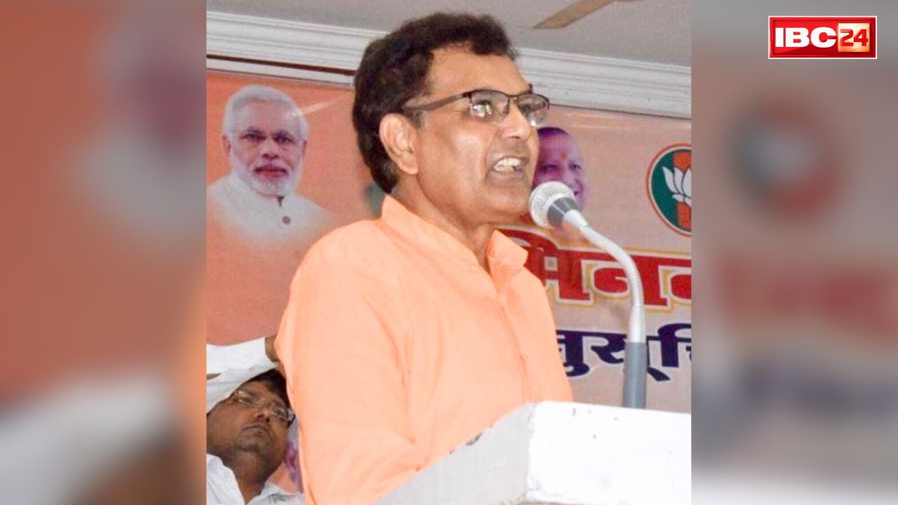 UP Politicle News Today: “वोट की खातिर सपा ने अपना रंग बदला, फिर भी नहीं मिलेगा दलितों का समर्थन”.. पूर्व CM अखिलेश फिर से निशाने पर, पढ़ें पूरा बयान