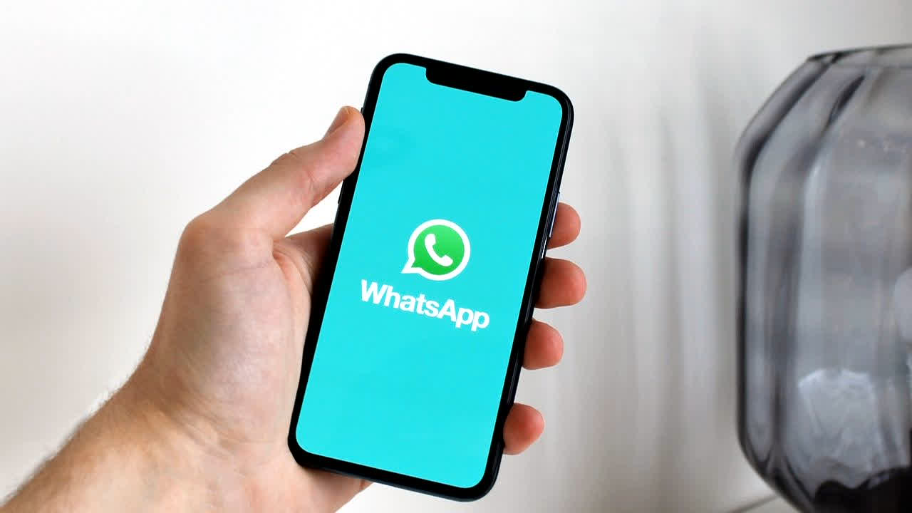 WhatsApp New Design: Android यूजर्स की बल्ले-बल्ले! WhatsApp बदलने वाला है अपना पूरा लुक, नया डिजाइन देख चौंक जाएंगे आप