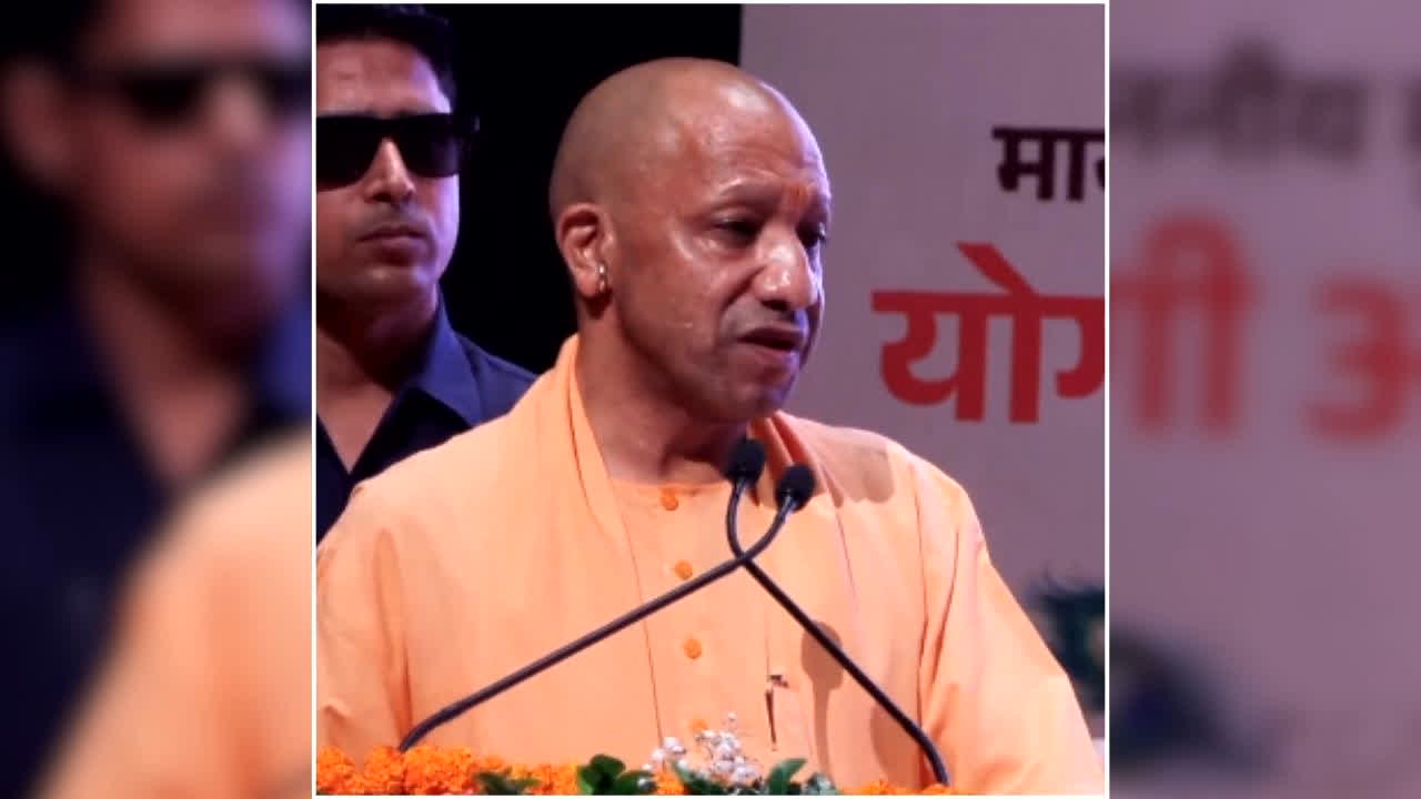 Yogi Adityanath Mathura Visit: सीएम योगी ने मथुरा में 1051 करोड़ की 229 विकास परियोजनाओं का किया लोकार्पण-शिलान्यास, प्रदेशवासियों को श्रीकृष्ण जन्माष्टमी की दी शुभकामनाएं