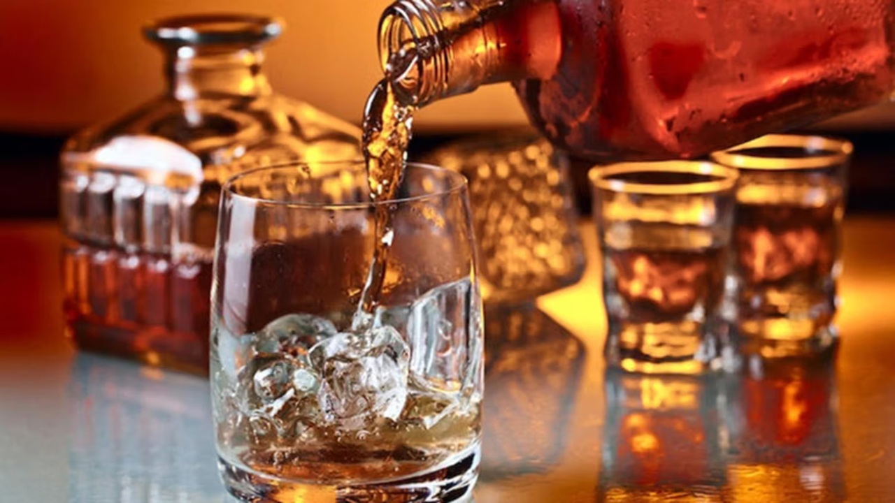 Bar Closing Time: हर हाल में इतने बजे तक बंद होंगे पब और बार, उल्लंघन पर होगी तगड़ी कार्रवाई, अधिकारियों को सख्ती बरतने के दिए निर्देश