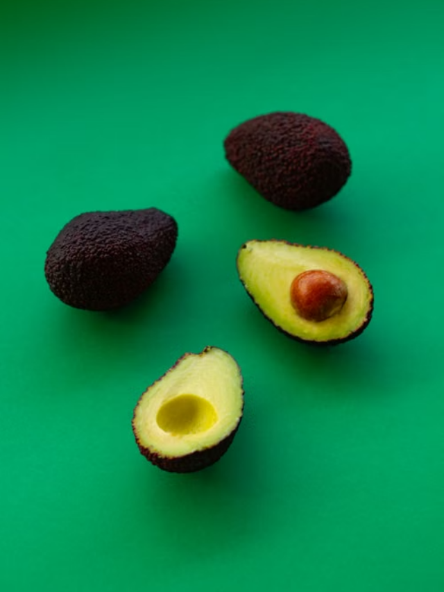 Avocado Eating Benefits: सुबह या शाम रोज खाए 1 एवोकाडो, शरीर में होंगे ये कमाल के बदलाव! जानिए इसके छिपे फायदे