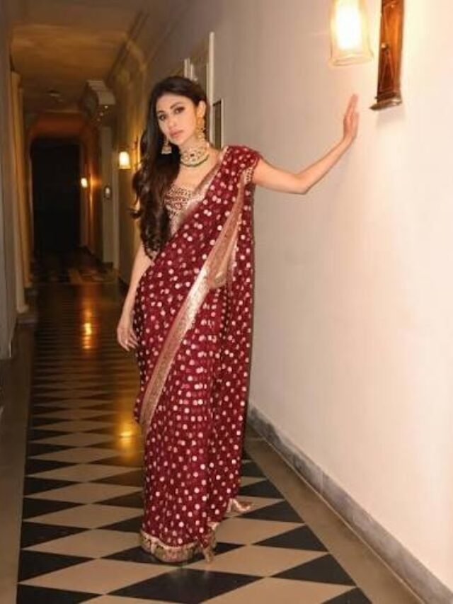 Mouni Roy Saree Look: Mouni Roy ने मरून साड़ी में शेयर की खूबसूरत तस्वीरें, देखकर हैरान रह गए फैंस