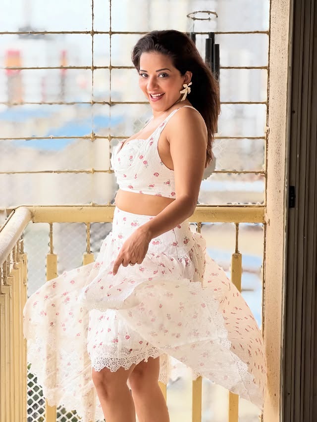 Monalisa Hot Photos: फ्लॉवर ड्रेस में मोनालिसा ने दिखाया कातिलाना अंदाज, तस्वीरें देख बढ़ जाएगी आपके दिल की धड़कन