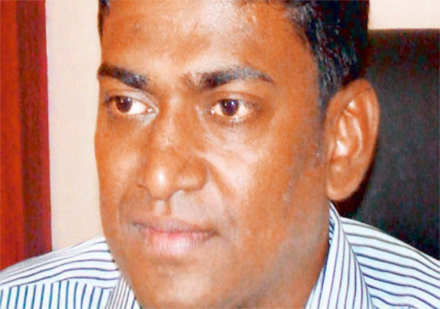 कन्हैया के समर्थन में आए IAS अधिकारी एलेक्स पॉल मेनन