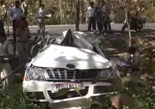 सड़क दुर्घटना में मंत्री कुसुम महदेले के परिवार के 4 लोगों समेत 5 की मौत