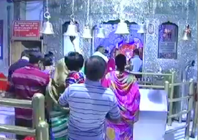 इंदौर: भारत की जीत के लिए 6 फीट लंबी अगरबत्ती जलाई