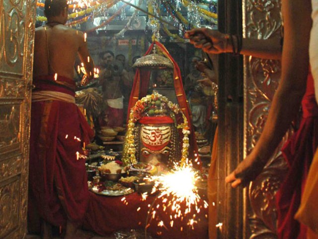 रंगपंचमी के दिन बाबा महाकाल की पेशवाई निकाली गई