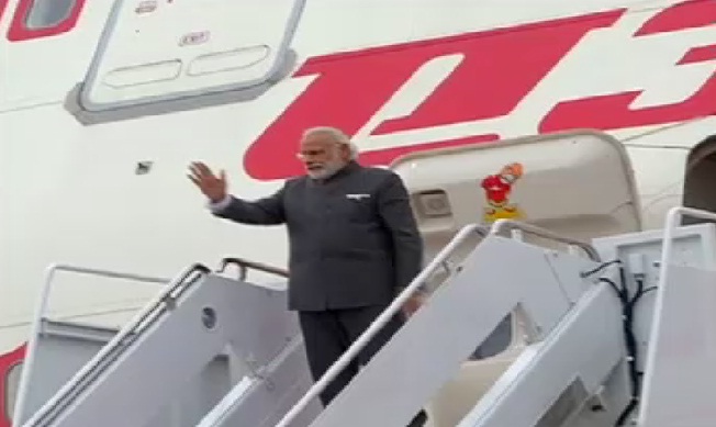 सऊदी पहुंचे पीएम मोदी, अरब किंग से करेंगे वार्ता
