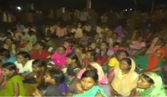 शराब दुकान खोलने का विरोध कर रहे 8 पुरूष और 38 महिलाएं गिरफ्तार