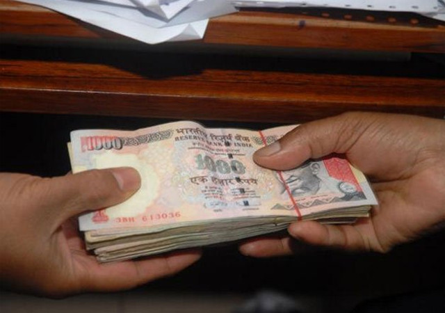 20 हजार रूपए रिश्वत लेते तहसीलदार गिरफ्तार