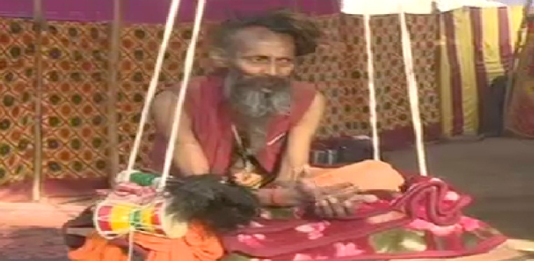 उज्जैन: सिंहस्थ में नजर आ रहे हैं बाबाओं के कई रूप