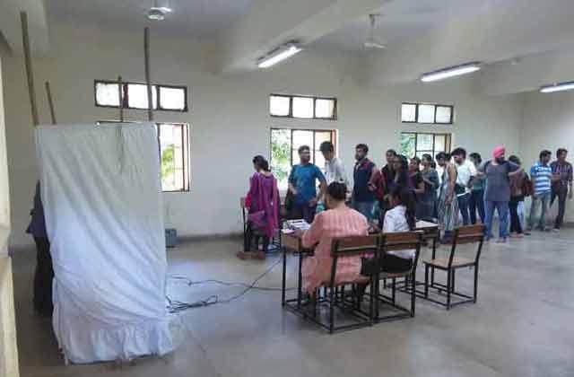 पं. बंगाल में तीसरे चरण के लिए वोटिंग
