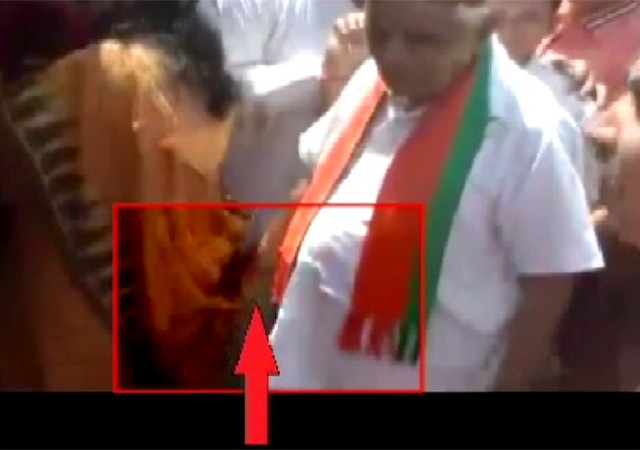 MP: गृह मंत्री बाबूलाल गौर पर लगा महिला को गलत तरीके से स्पर्श करने का आरोप