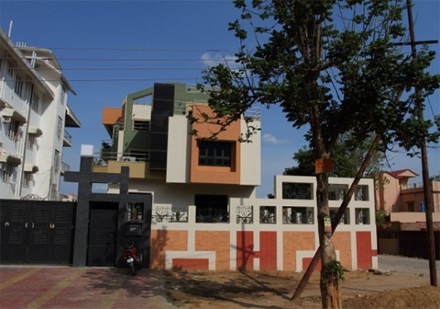 धोनी के घर में बने स्वीमिंग पूल से स्थानीय लोगों को परेशानी, मंत्री से की शिकायत