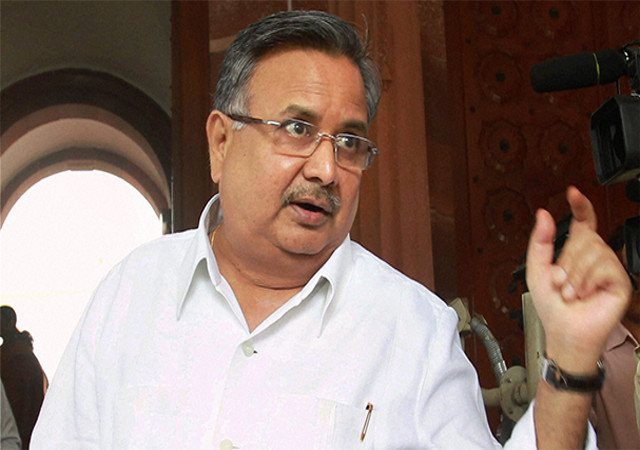 लोकसुराज अभियानः दंतेवाड़ा के भेज्जी पहुंचे CM रमन, कई गांवों में ग्रामीणों से मिले