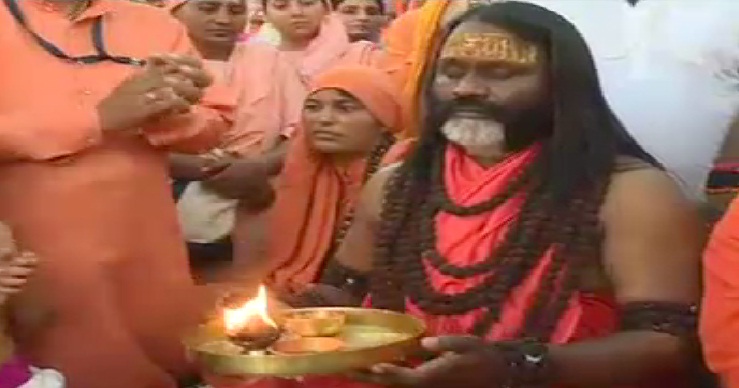 शनिधाम के पीठाधीश्वर परमहंश दाती महाराज क्षिप्रा आरती में शामिल हुए
