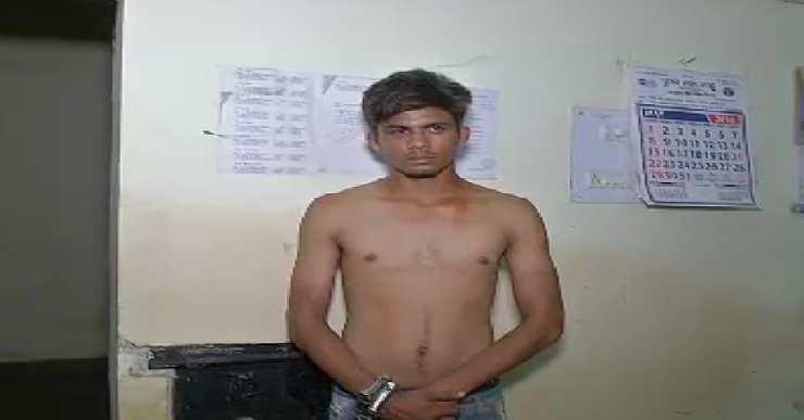 युवती का पर्स छीनकर भाग रहे लुटेरे की जमकर पिटाई