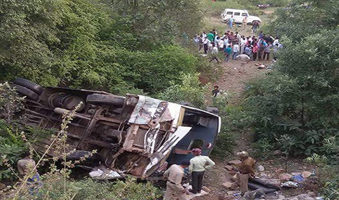 बलरामपुर: पुल से नीचे गिरी बस, 17 लोगों की मौत, 49 घायल