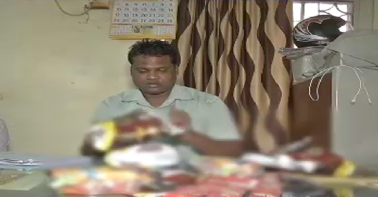 अब तक पता नहीं चल पाया गुटखों से भरे ट्रक के मालिक का