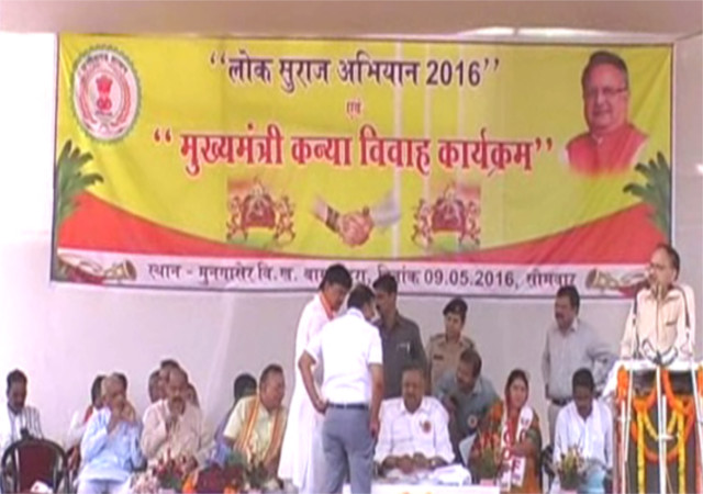 लोक सुराज अभियानः सीएम रमन सिंह ने गरियाबंद और महासमुंद जिले का किया दौरा