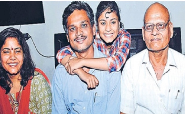 46 दिनों बाद समुद्री डाकुओं के चंगुल से छूट घर लौटा संतोष