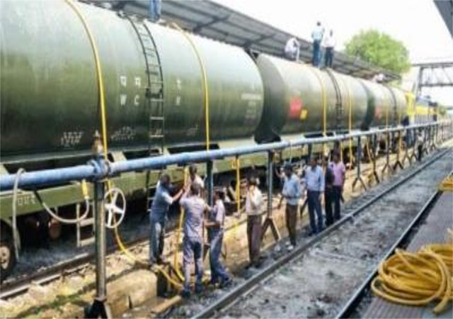 लातूर में पानी भेजने को लेकर रेलवे ने थमाया 4 करोड़ रुपए का बिल