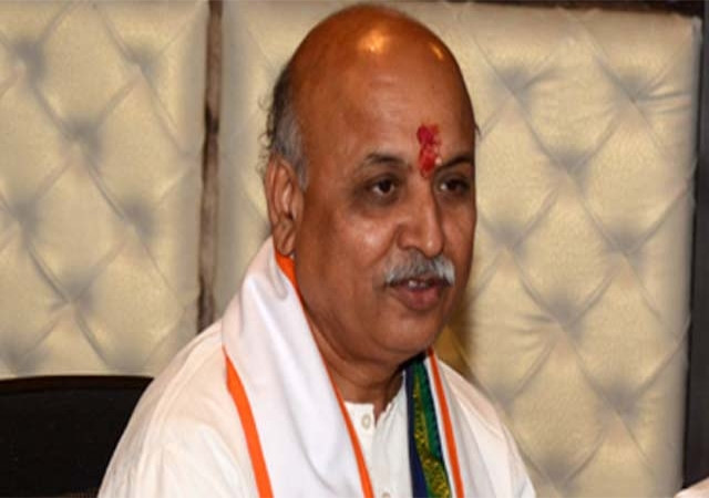 गुजरातः प्रवीण तोगड़िया के भतीजे समेत 3 की चाकू मारकर हत्या, लालू ने पूछा- वहां कौन सा राज है
