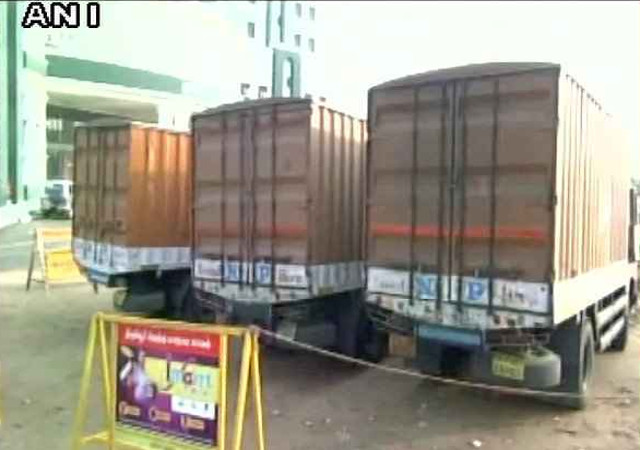 तामिलनाडुः  ट्रकों से 570 करोड रुपए जब्त, SBI ने जताया अपना हक