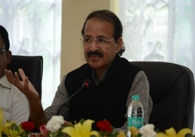 कांग्रेस नेता अल्वी ने की PM मोदी पर अभद्र टिप्पणी, ऑडियंस बोली- SHAME!