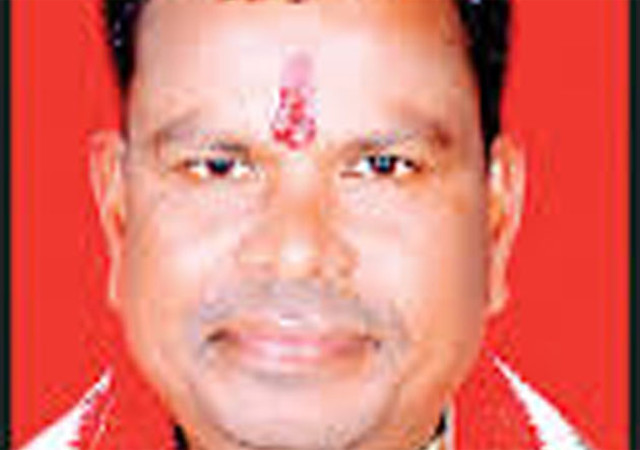 DFO के स्वीमिंग पुल को बंद कराने पहुंचे कांग्रेस विधायक कवासी लखमा