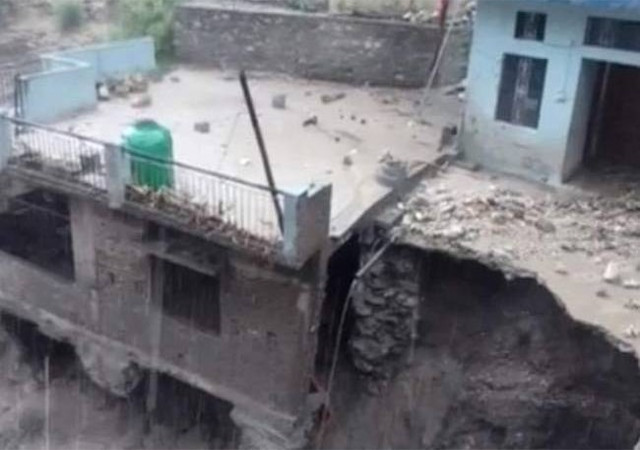 उत्तराखंड में तीन जगहों पर फटा बादल, गंगोत्री-केदारनाथ मार्ग बंद