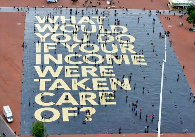 स्विट्जरलैंड के लोगों ने जीवनयापन के लिए धन उपलब्ध कराने वाले प्रस्ताव को नकारा