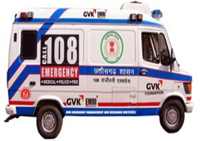 CG: एस्मा के बावजूद हड़ताल पर अड़े एंबुलेंस कर्मचारियों की हुई गिरफ्तारी