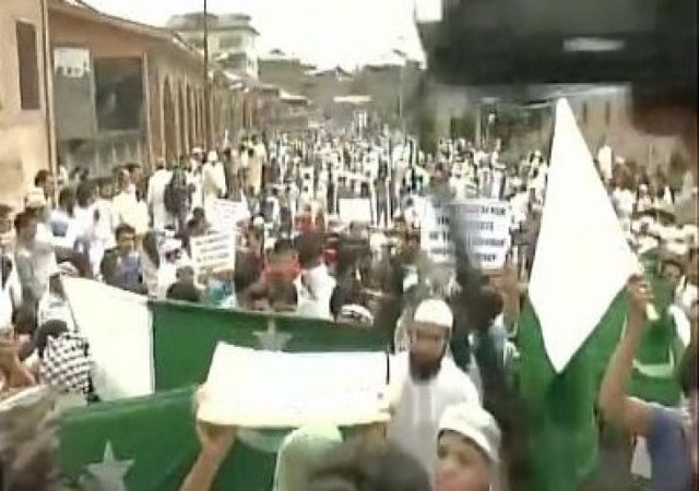 J&K में सेना एवं कश्मीरी पंडितों की कॉलोनियों का विरोध, लहराए PAK के झंडे
