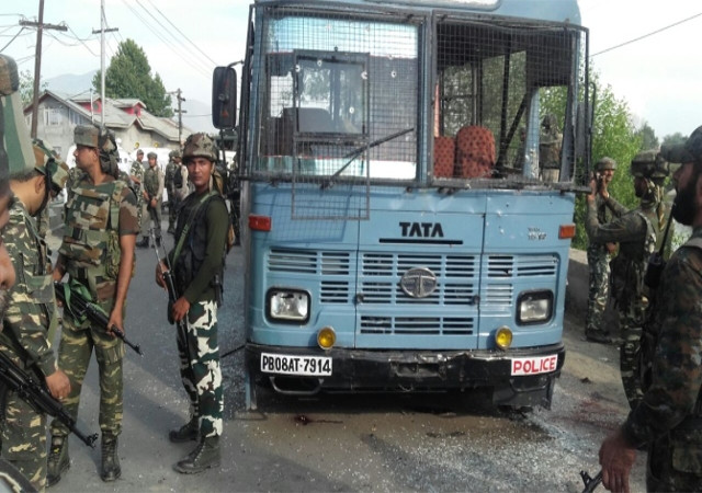j&k: पंपोर में आतंकी हमले में 8 जवान शहीद, 2 आतंकी ढ़ेर