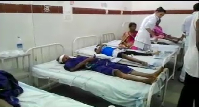 रायगढ़: ट्रक और ट्रैक्टर की भिड़ंत में 2 की मौत, 21 लोग घायल