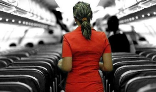 एयरहोस्टेज से जबरन सेल्फी लेना शख्स पर पड़ा भारी, गिरफ्तार