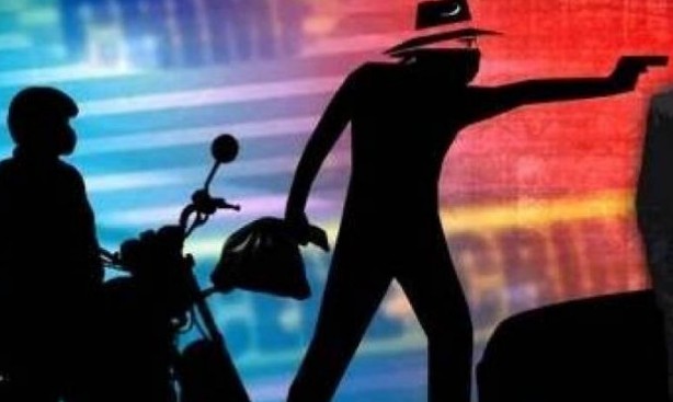 सरेराह सराफा कारोबारी की गोली मारकर हत्या, सोने-चांदी और कैश की लूट